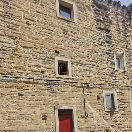 Petit Appart Entier Au Coeur Des Remparts - Netfix Et Connection Fibre Gratuits Carpentras Exteriör bild