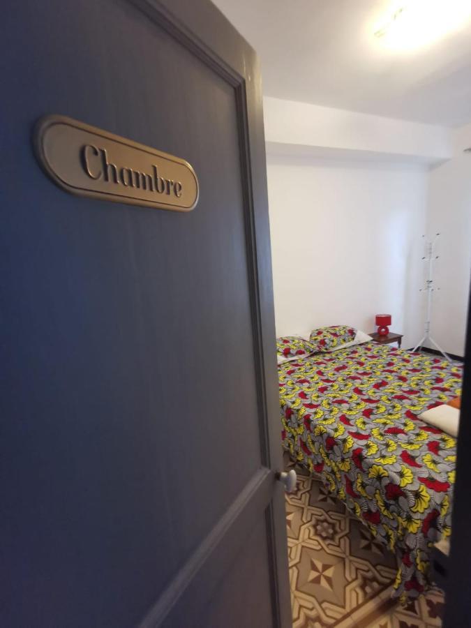 Petit Appart Entier Au Coeur Des Remparts - Netfix Et Connection Fibre Gratuits Carpentras Exteriör bild