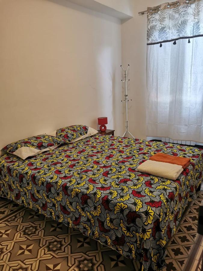 Petit Appart Entier Au Coeur Des Remparts - Netfix Et Connection Fibre Gratuits Carpentras Exteriör bild