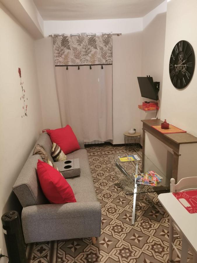 Petit Appart Entier Au Coeur Des Remparts - Netfix Et Connection Fibre Gratuits Carpentras Exteriör bild