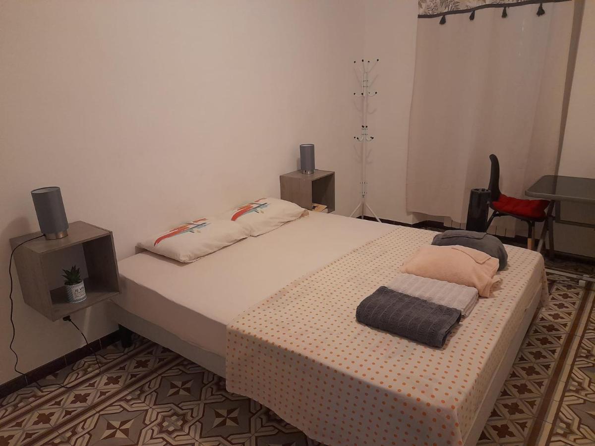 Petit Appart Entier Au Coeur Des Remparts - Netfix Et Connection Fibre Gratuits Carpentras Exteriör bild
